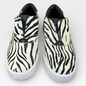 Clarks Black and White Zebra Pattern Sneakers women’s size 6.5